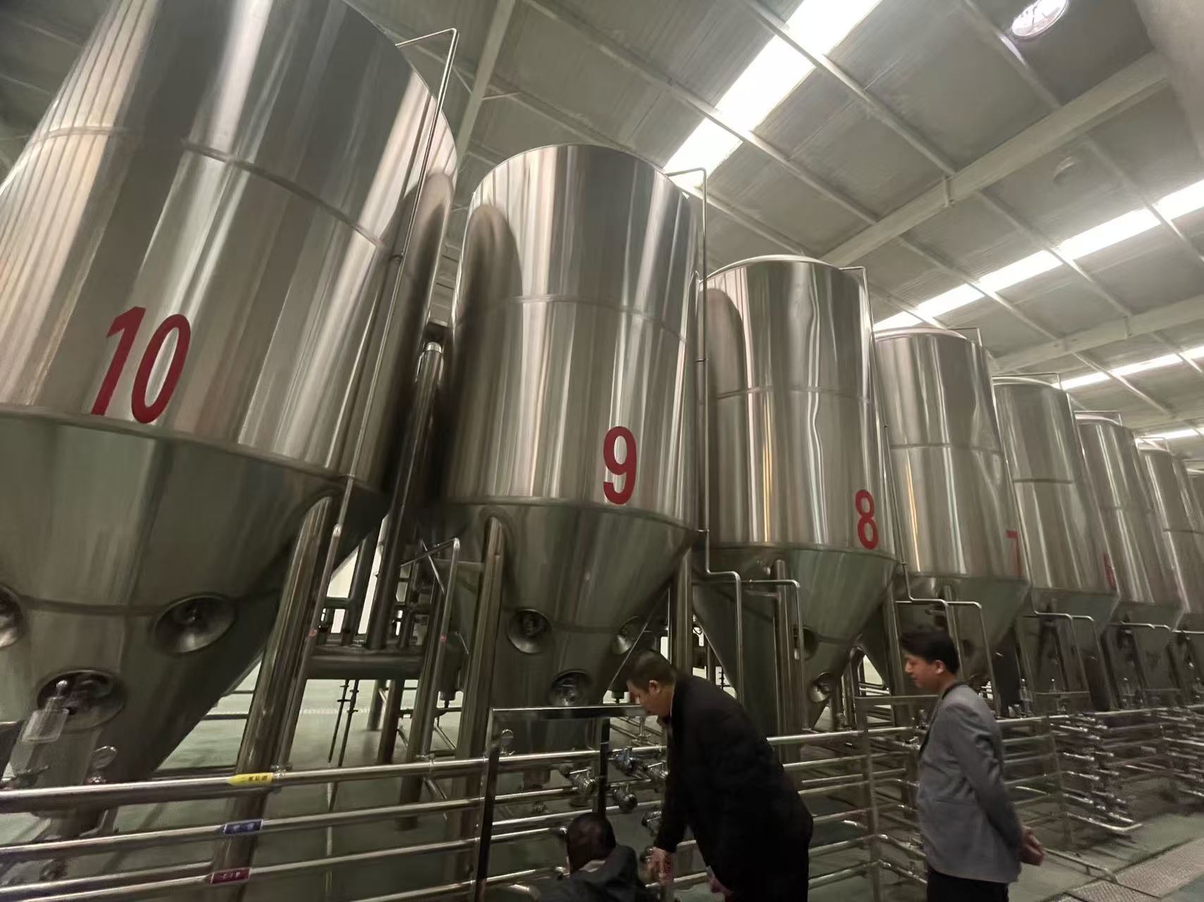 贵定精酿啤酒设备厂—平面布置、设备设计、制造、调试、培训等一条龙服务